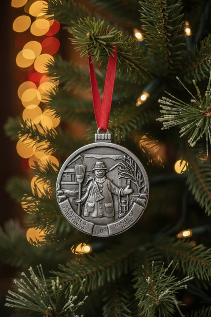 Taste of Home 2004 Snowman pewter ornament