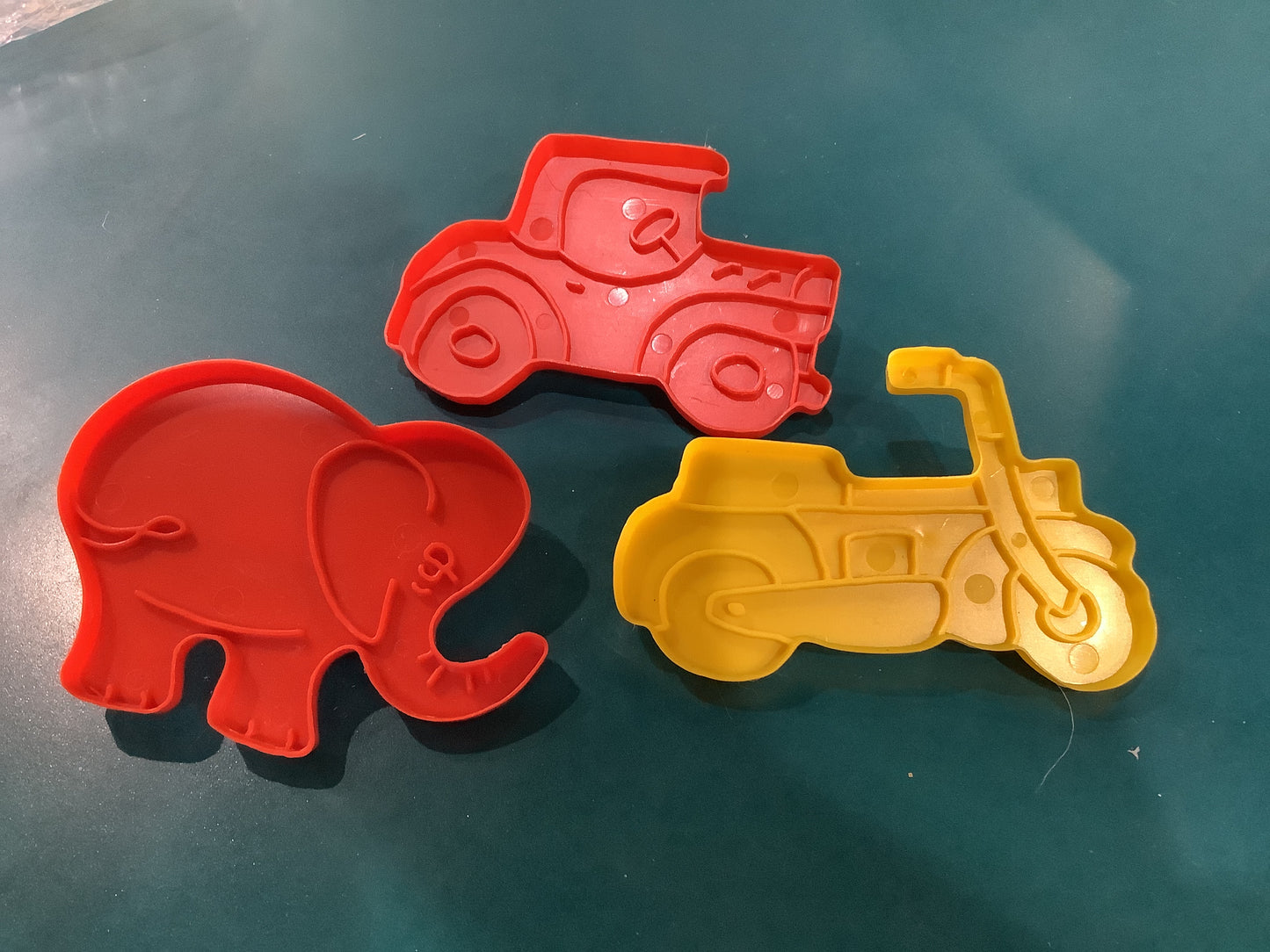 Vintage Lone Toy Tree plastic cookie cutters C6