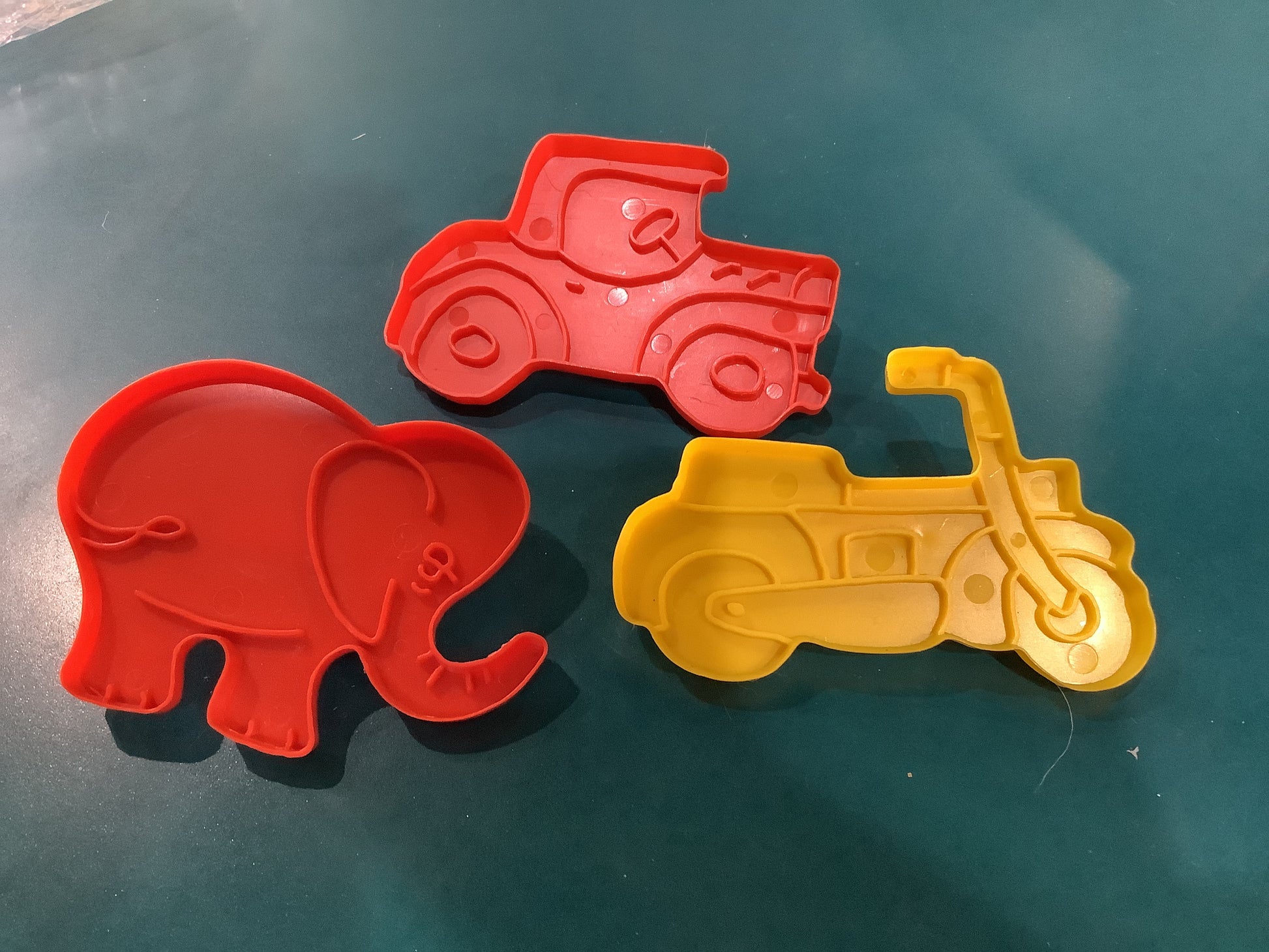 Vintage Lone Toy Tree plastic cookie cutters C6