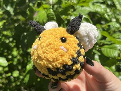 Bumble Bee Keychain | Crochet | Something Smol