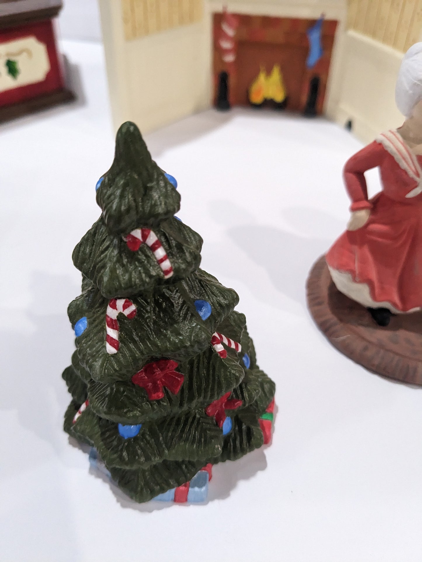 Vintage Ceramic December 26th Dancing Santa Mrs Claus made from Scioto Molds 1983 AS IS No Music Box
