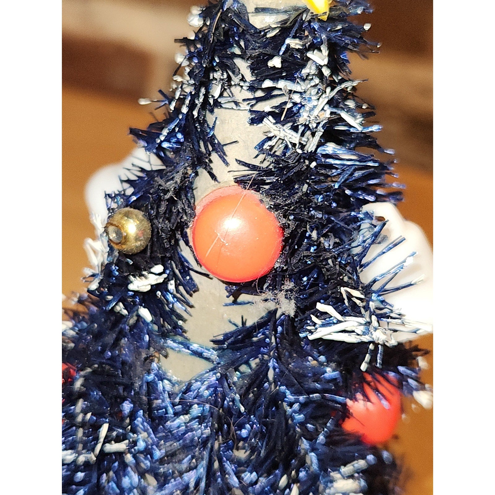 Vintage Bottle Brush Tree from 1950's Made in Japan Winking Merry Lite. Bulbs Glow UV light AS IS no lights no base bbt4
