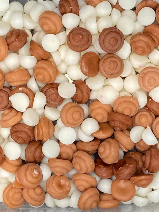 WM4a Iced Cinnamon Rolls Wax Melts: 1oz