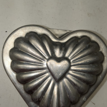 Vintage Aluminum Heart Mold Jello Cake Ice Mold alu114
