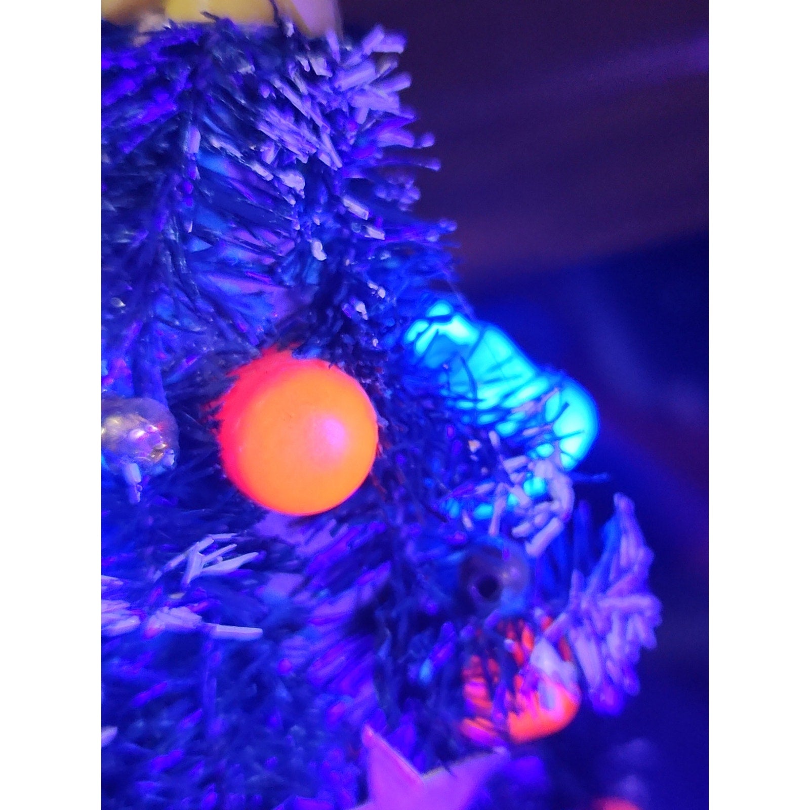 Vintage Bottle Brush Tree from 1950's Made in Japan Winking Merry Lite. Bulbs Glow UV light AS IS no lights no base bbt4