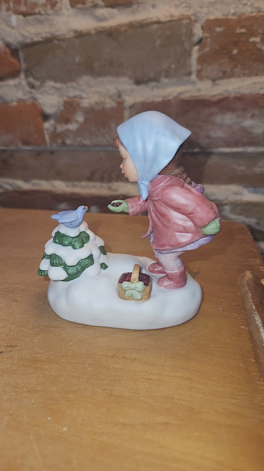 Vintage Avon We Wish You A Merry Christmas Musical Porcelain Figurine 1986 av70