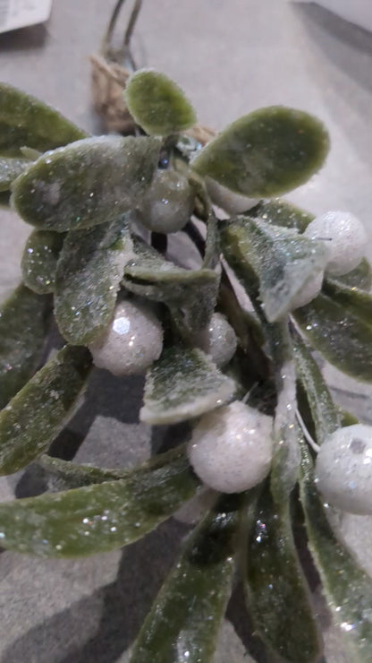 Glittered Mistletoe Ornament mo3