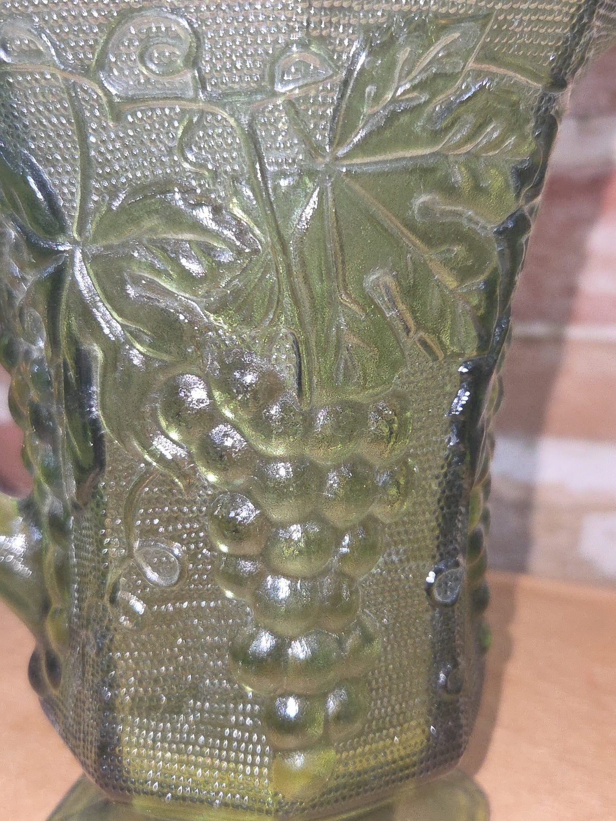 Vintage Anchor Hocking Green Glass Pitcher Embossed Grapes & Vine Leaves vp7