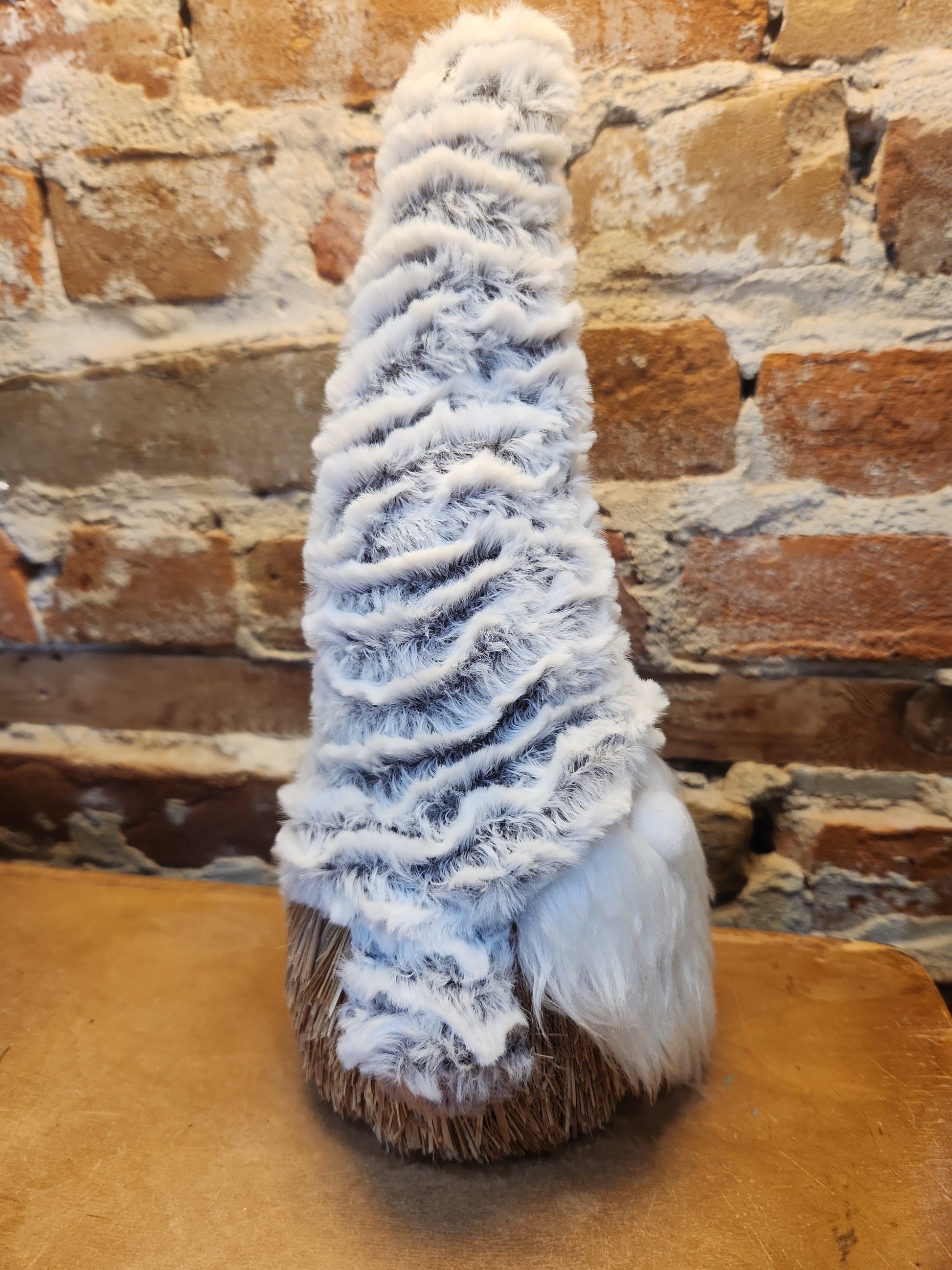 Gnome Soft Grey and White Hat White Breard Natural Body gn02