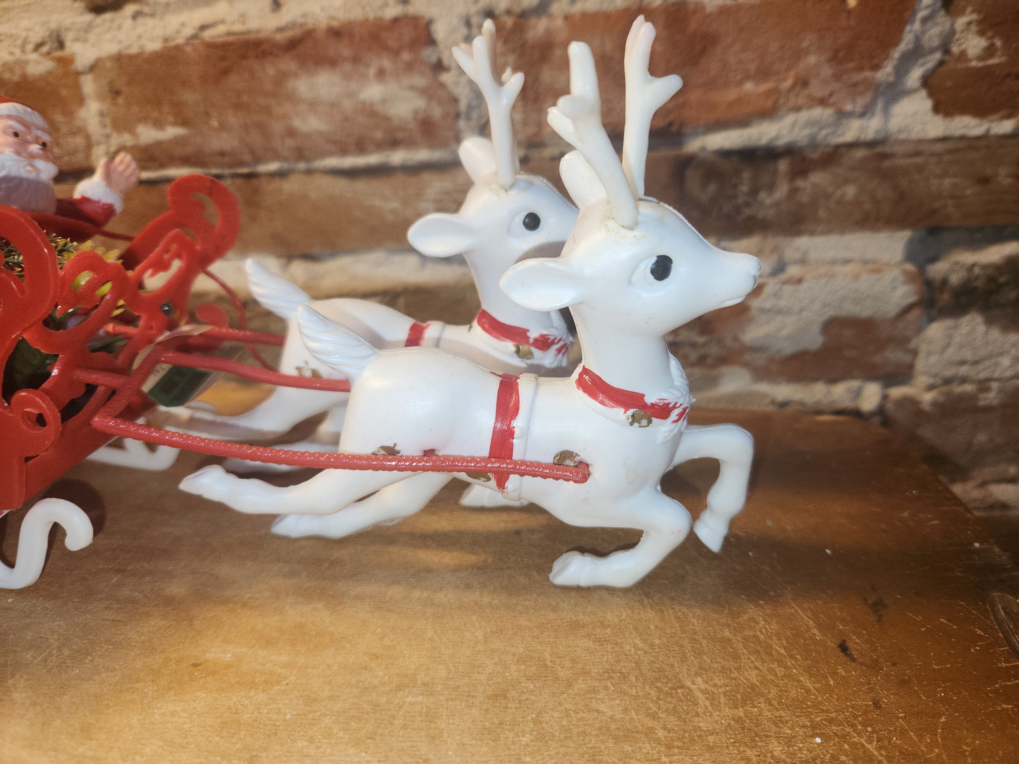 Vintage Florabelle Flowers Plastic Sleigh Santa Reindeer Snowman Plastic Greenery Hong Kong AS IS vs82