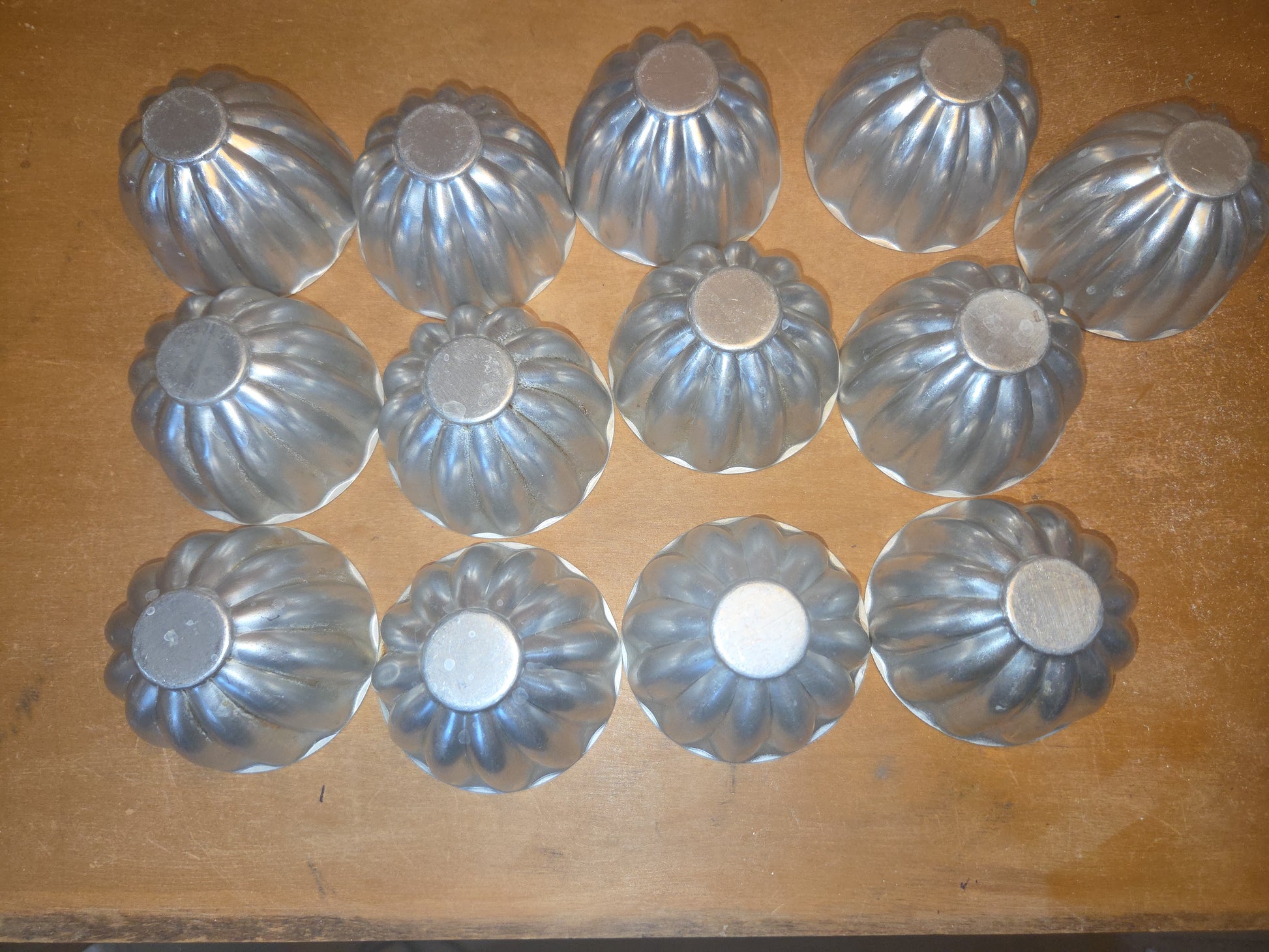 Vintage Small Aluminum Scalloped Fluted Tins Molds Cups Bundt Pans Set of 17 AS IS al22