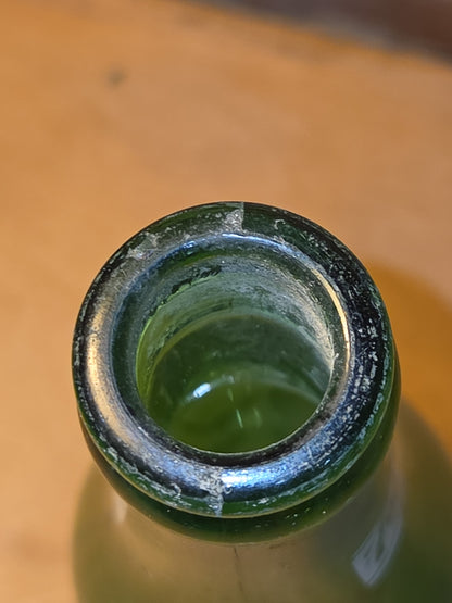 Vintage Soda Bottle 7-Up Bubbles & Swimsuit Lady Green Glass Lincoln vsb6l