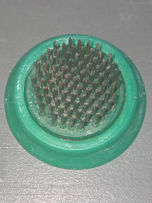 Vintage Flower Frog Plastic Green Metal Sharp Pins ff54