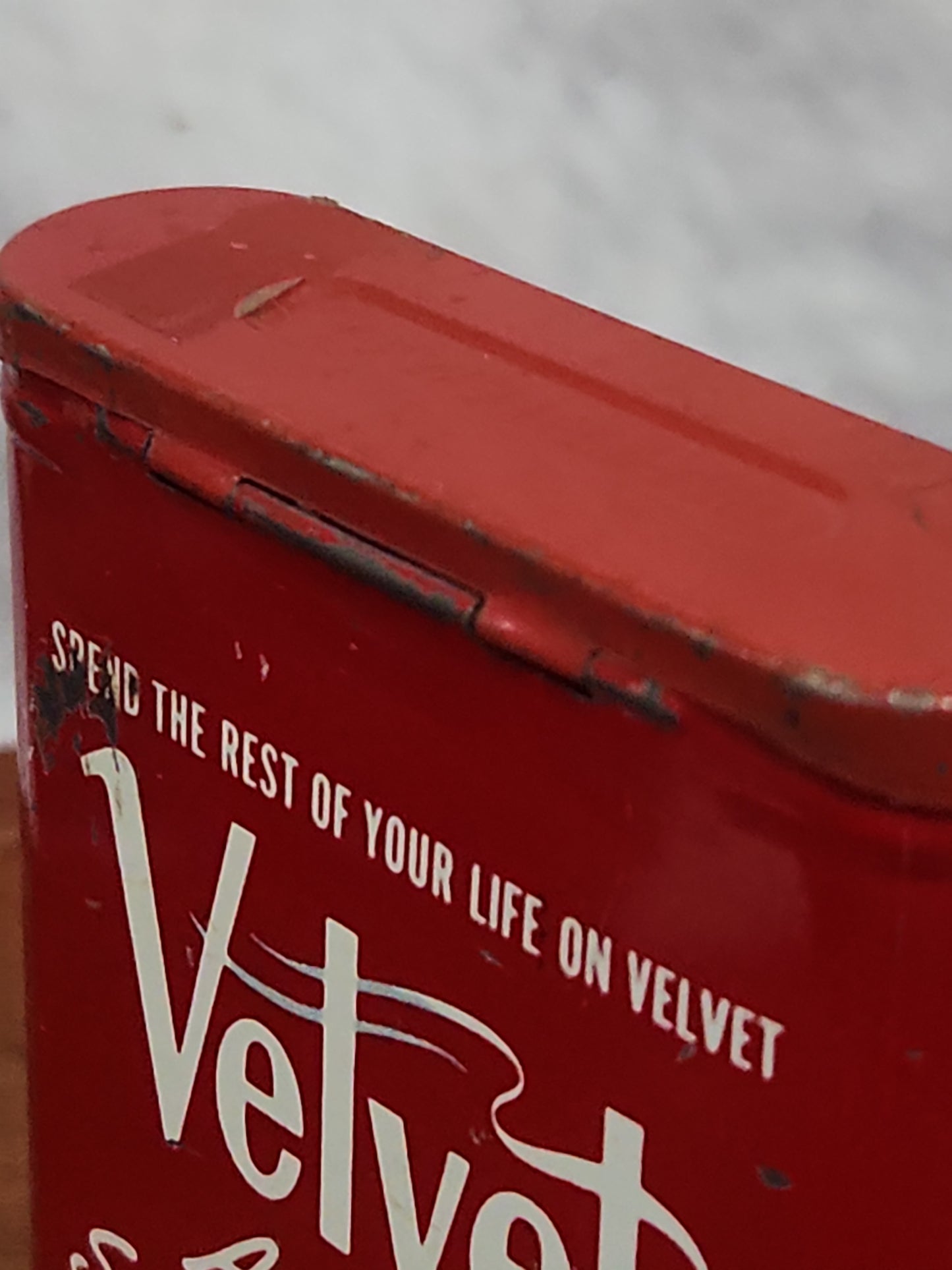 Vintage Tobacco Velvet pipe and cigarette 1 1/2 oz Kentucky tin977