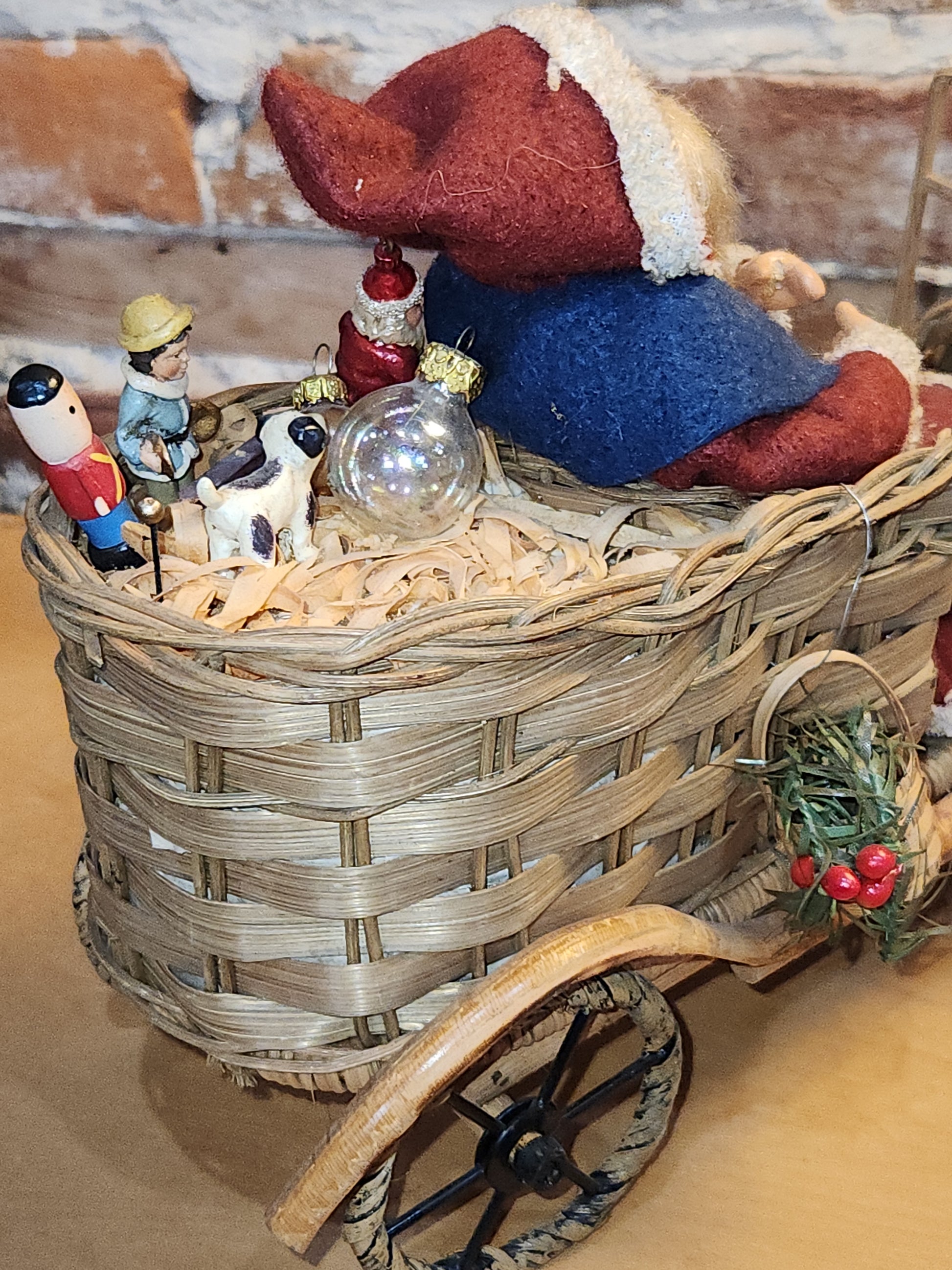 Vintage Bethany Lowe Santa Claus Wearing Wool in a Woven Sleigh With Toys AS IS s90