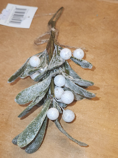 Glittered Mistletoe Ornament mo3
