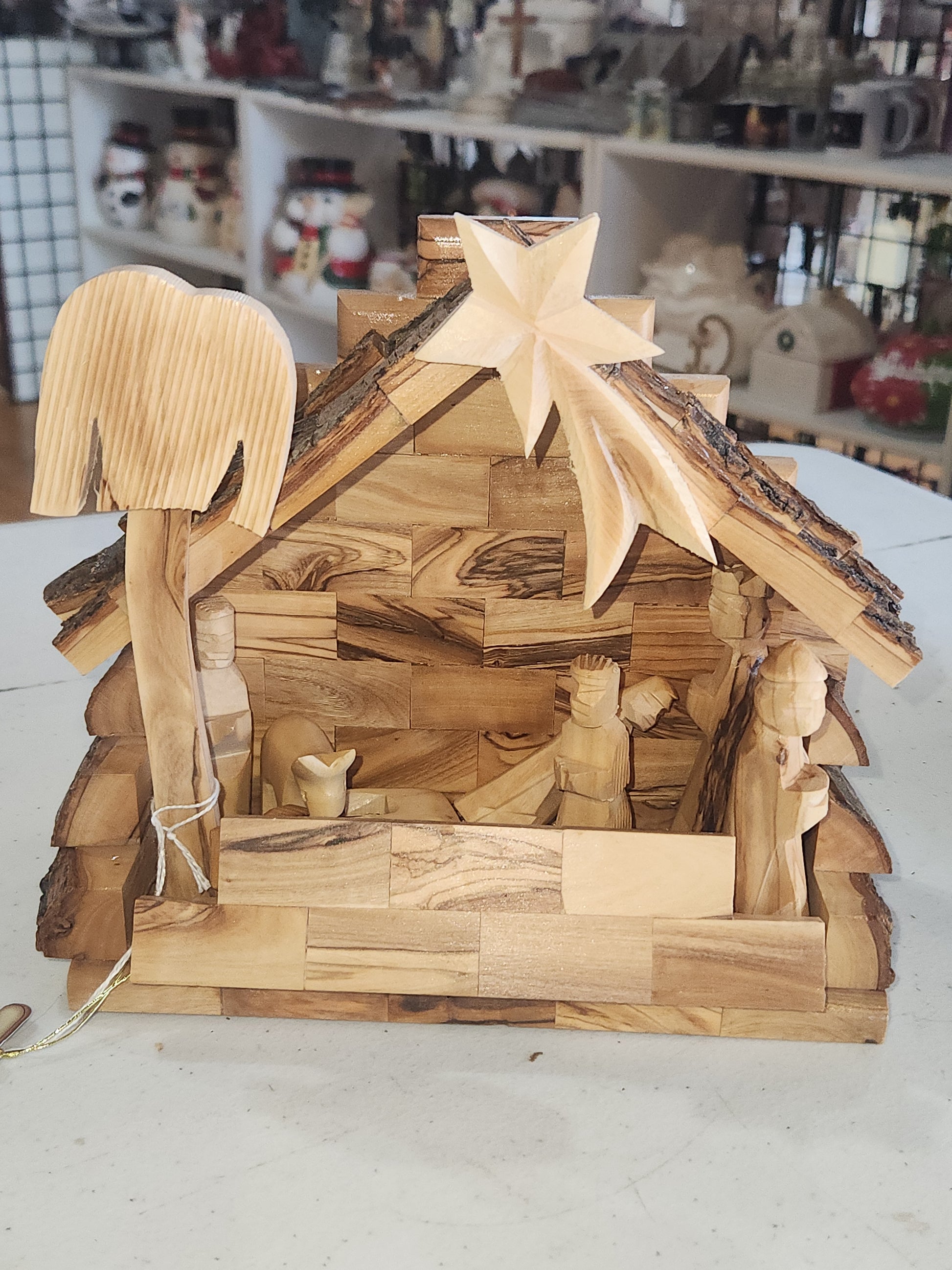 Mini Stable with hard cut nativity figures nat89