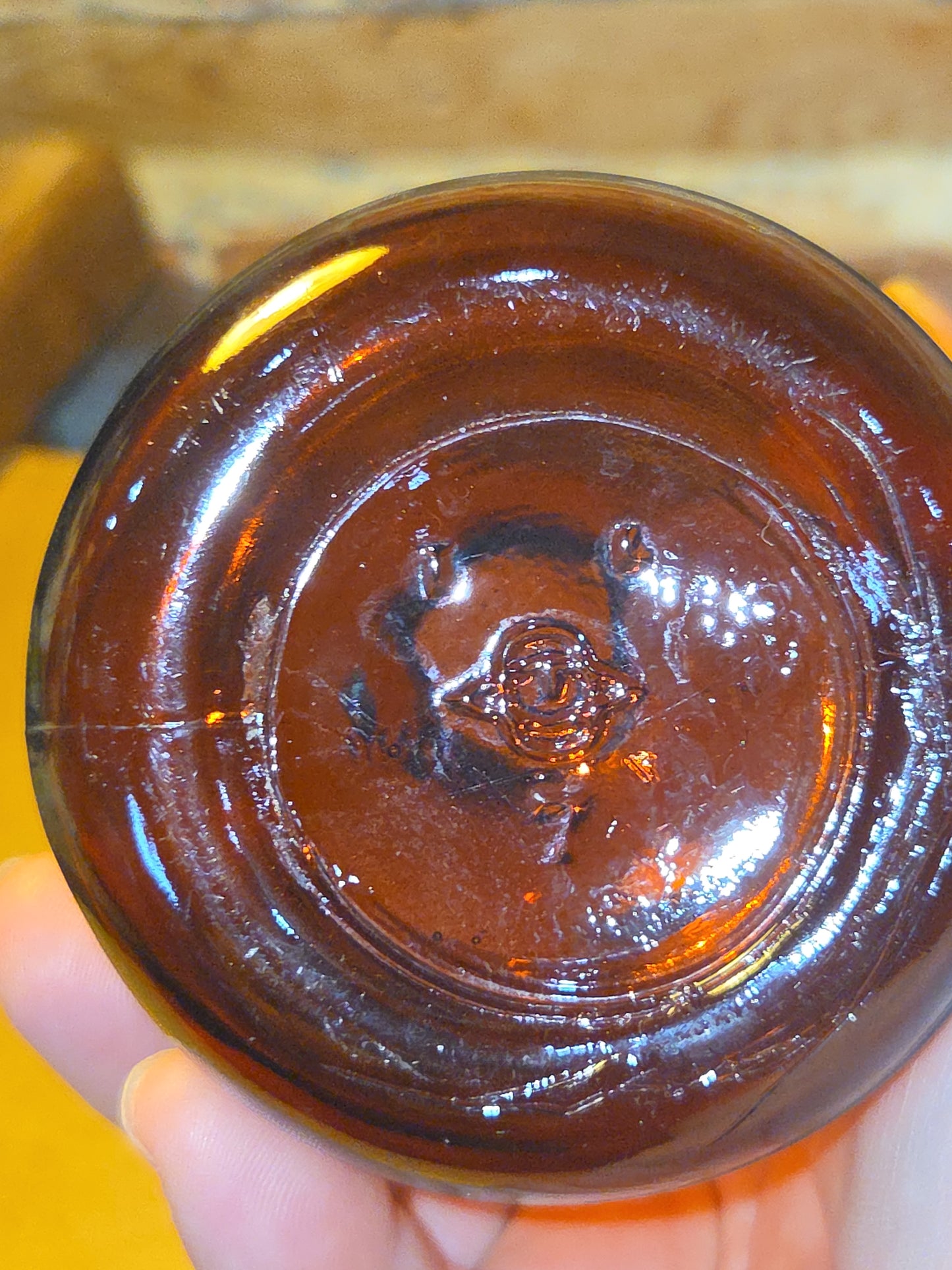 Vintage Medicine Bottles Owens-Illinois Glass Company Amber Glass vmb08