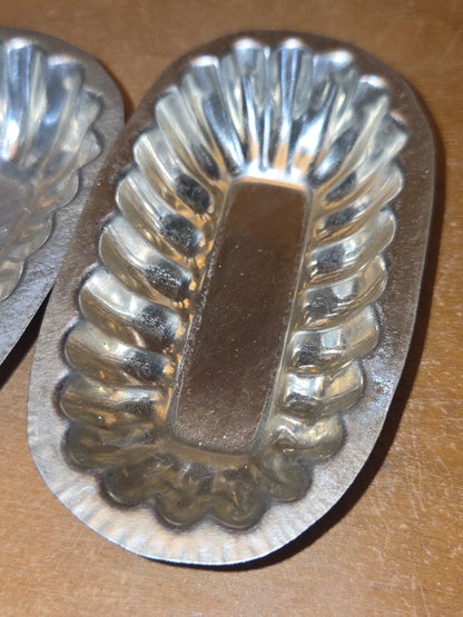 Vintage Small Aluminum Fluted Tin with Lid Tart Tin Baking Pans AS IS al36