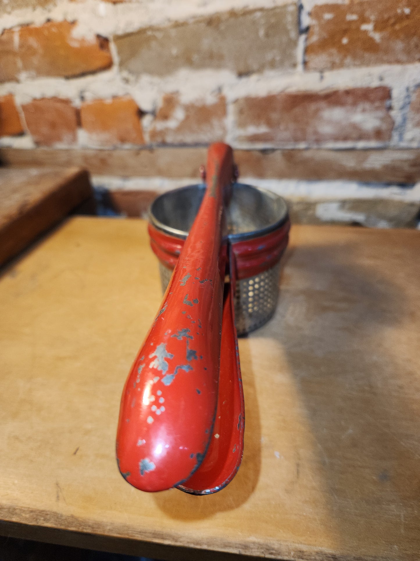 Vintage Handy Things Potato Ricer Michigan Red Handle kit912