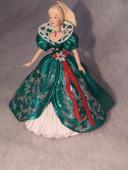 1995 Hallmark Holiday Barbie. 3rd in Holiday Barbies Series. New box and bubble wrap. Hob7