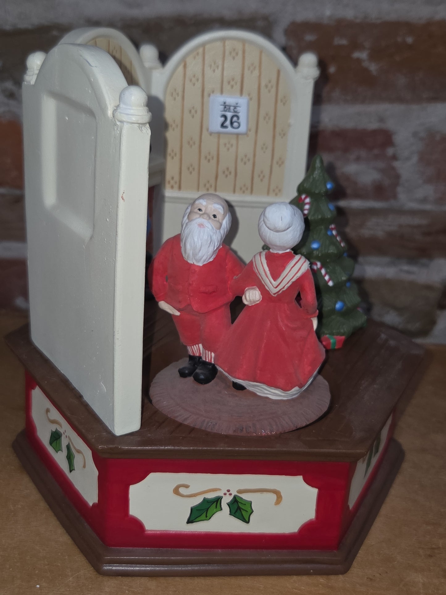 Vintage Ceramic December 26th Dancing Santa Mrs Claus made from Scioto Molds 1983 AS IS No Music Box