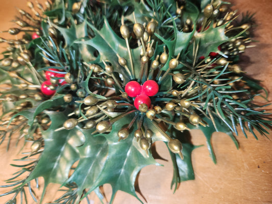 Vintage Christmas Candle Ring Centerpiece Plastic Greenery Holly Berry Evergreen cr2