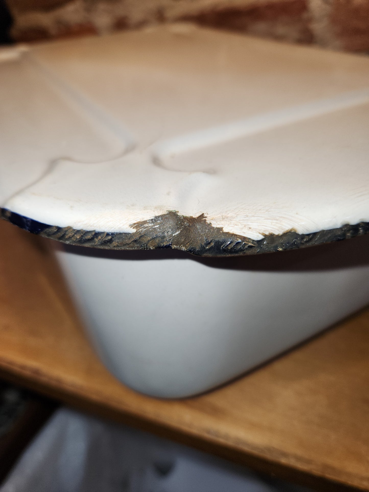Vintage Enamelware Refrigerator Box or Baking Dish with Lid White & Black en78