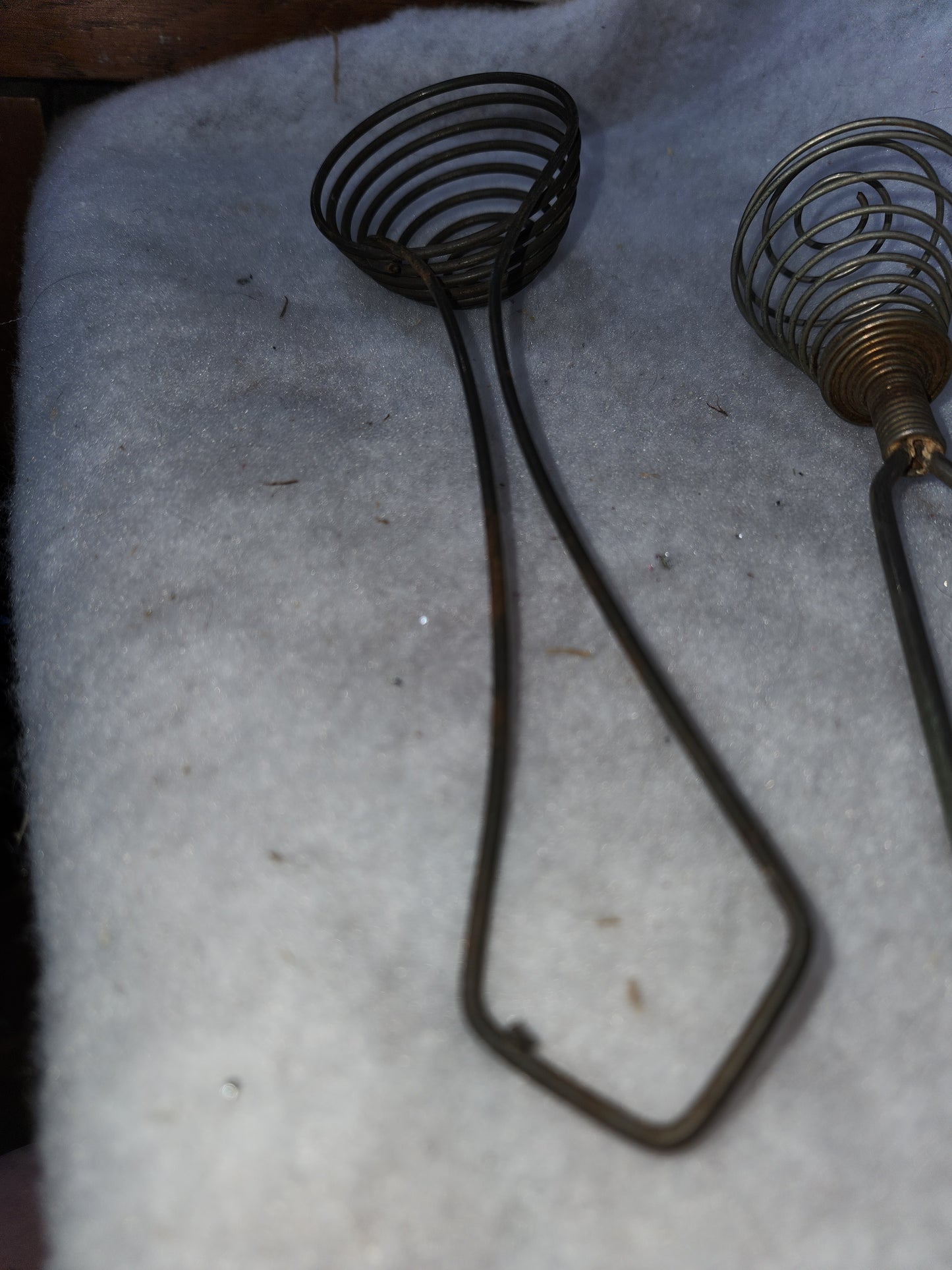 Vintage 2 piece kitchen metal wire coil beehive egg separator & wire coil whisk kit77