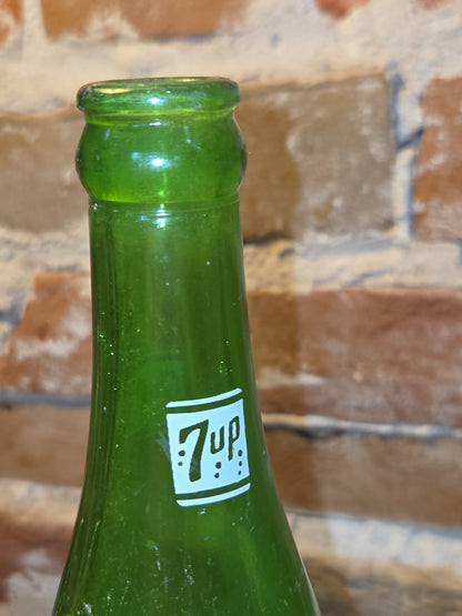 Vintage Soda Bottle 7-Up Bubbles & Swimsuit Lady Green Glass Lincoln vsb6l