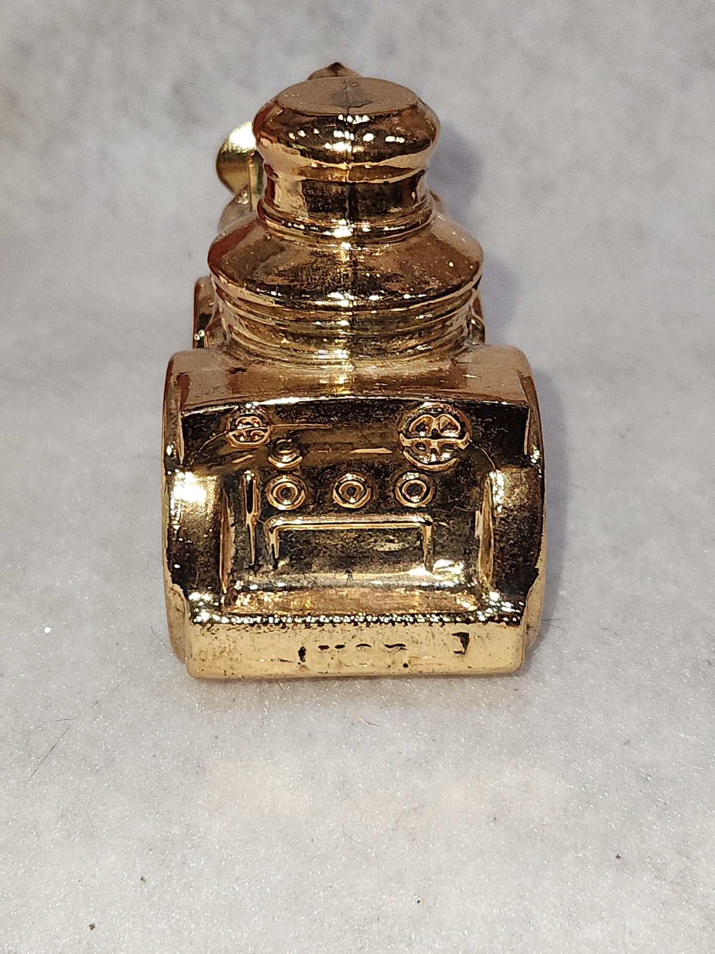 Avon Decanter First Volunteer gold fire truck Oland Cologne CLEARANCE av561