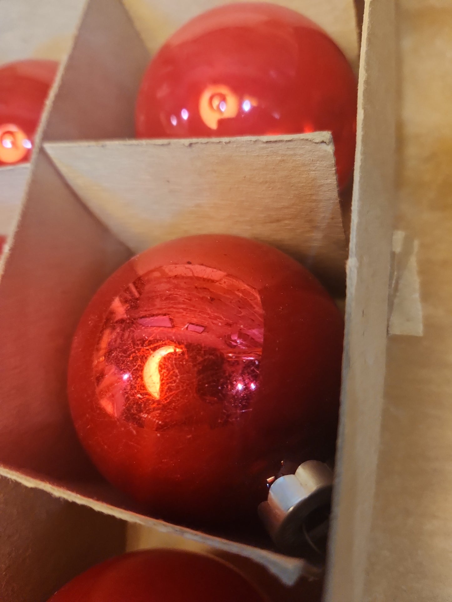 Vintage Shiny Brite 2 1/2" Red Ornaments in Box. Incomplete set. AS IS bo81