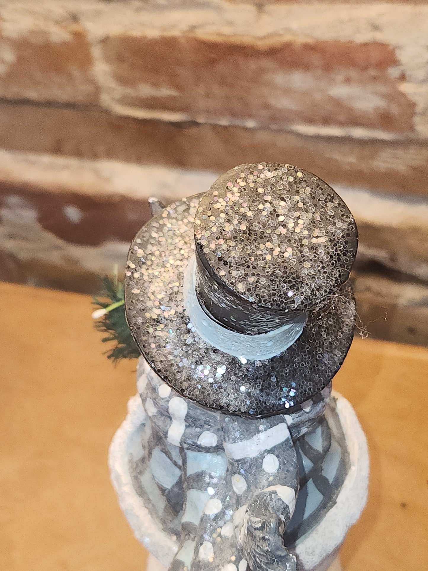 Resin Skating Snowman Blue White with Tree sm08