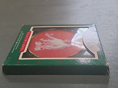 Vintage Hallmark Keepsake Norman Rockwell Cameo Ornament 9th in Series 1988