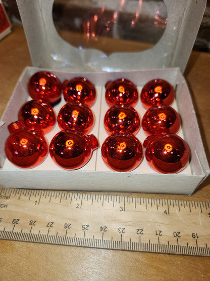 Box of Shiny Brite red ornament .98" 1" 25mm box of 12 bO01