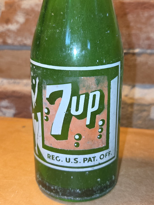 Vintage Soda Bottle 7-Up Bubbles & Swimsuit Lady Green Glass Lincoln vsb6l