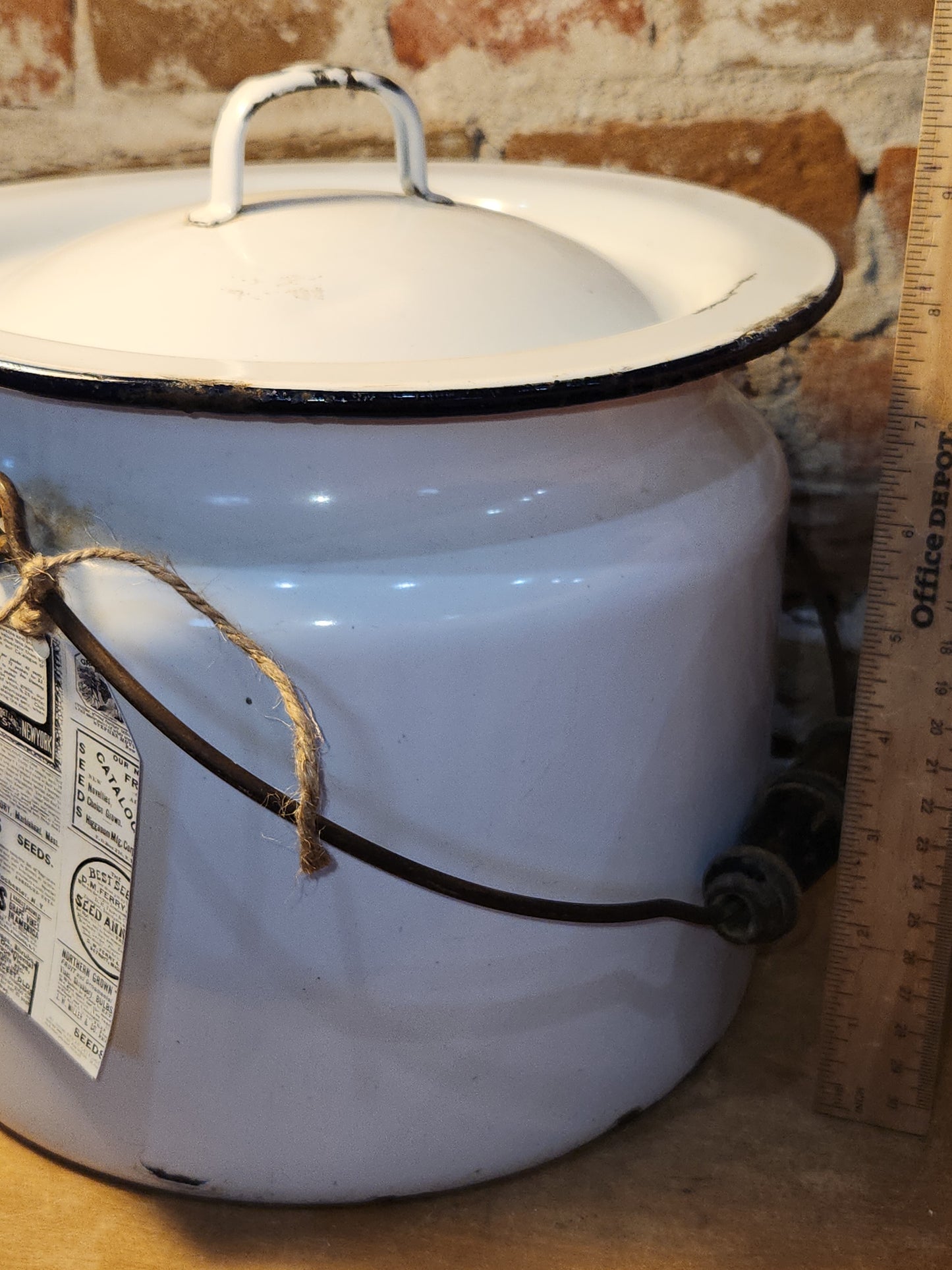 Vintage Enamelware Pot with Lid and Carry Handle Chamber Pot ew112