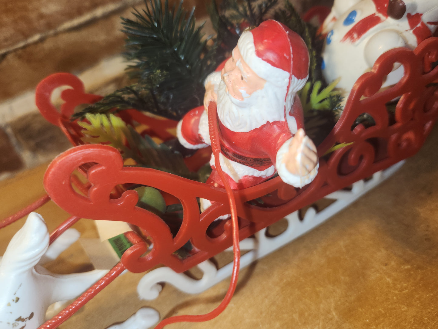 Vintage Florabelle Flowers Plastic Sleigh Santa Reindeer Snowman Plastic Greenery Hong Kong AS IS vs82