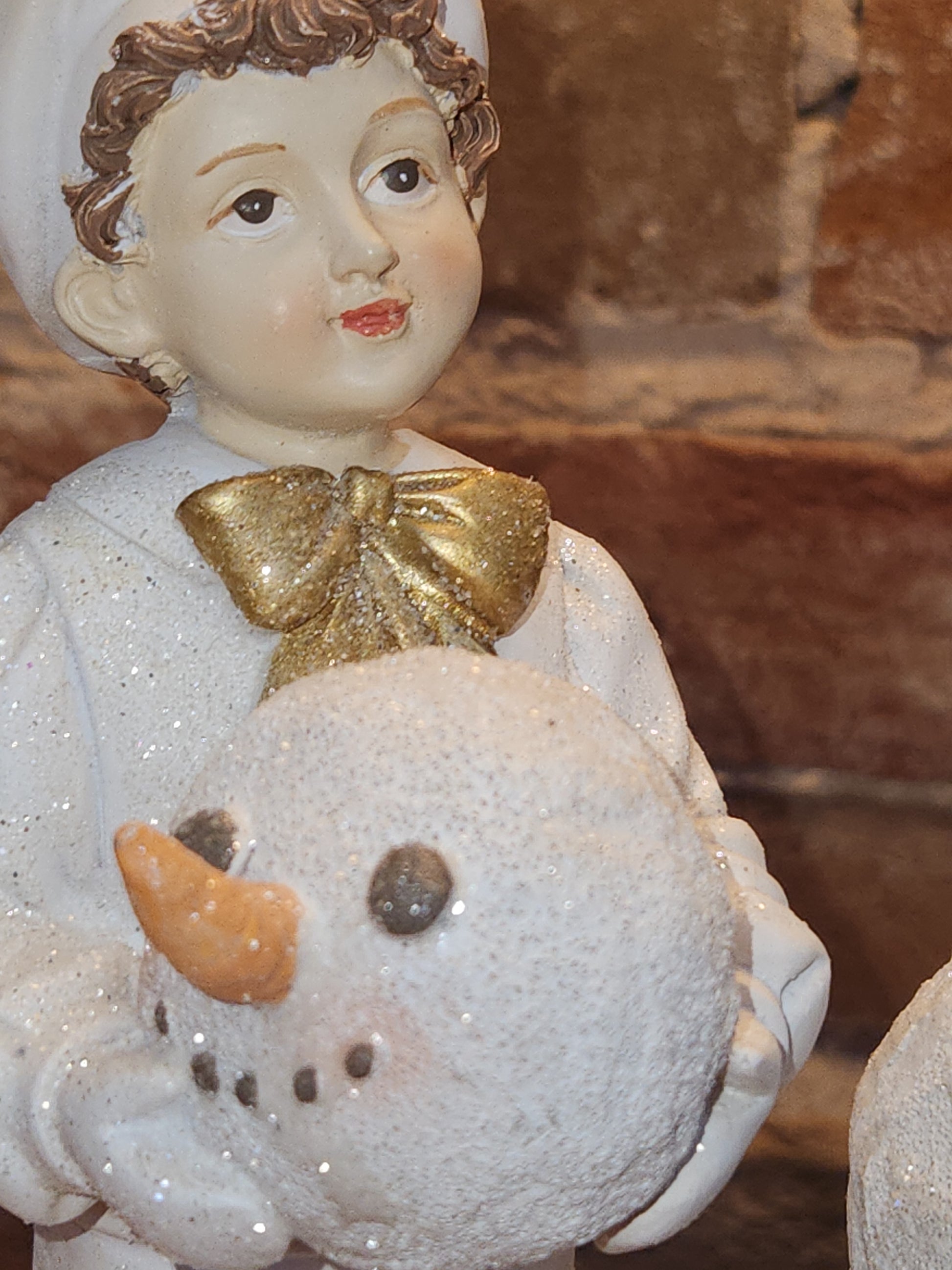 Kid Building Snowman Figurine Resin White Gold sm11