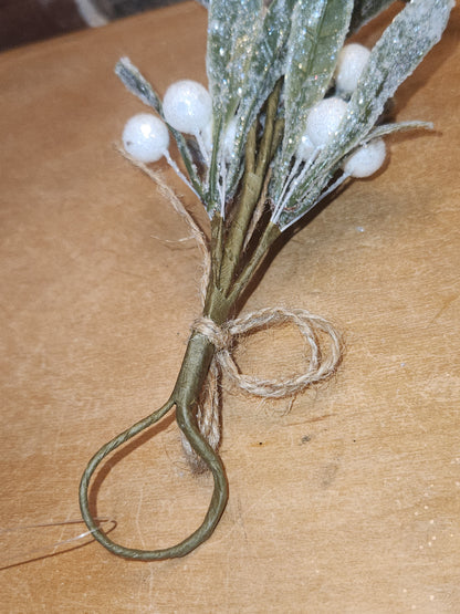 Glittered Mistletoe Ornament mo3