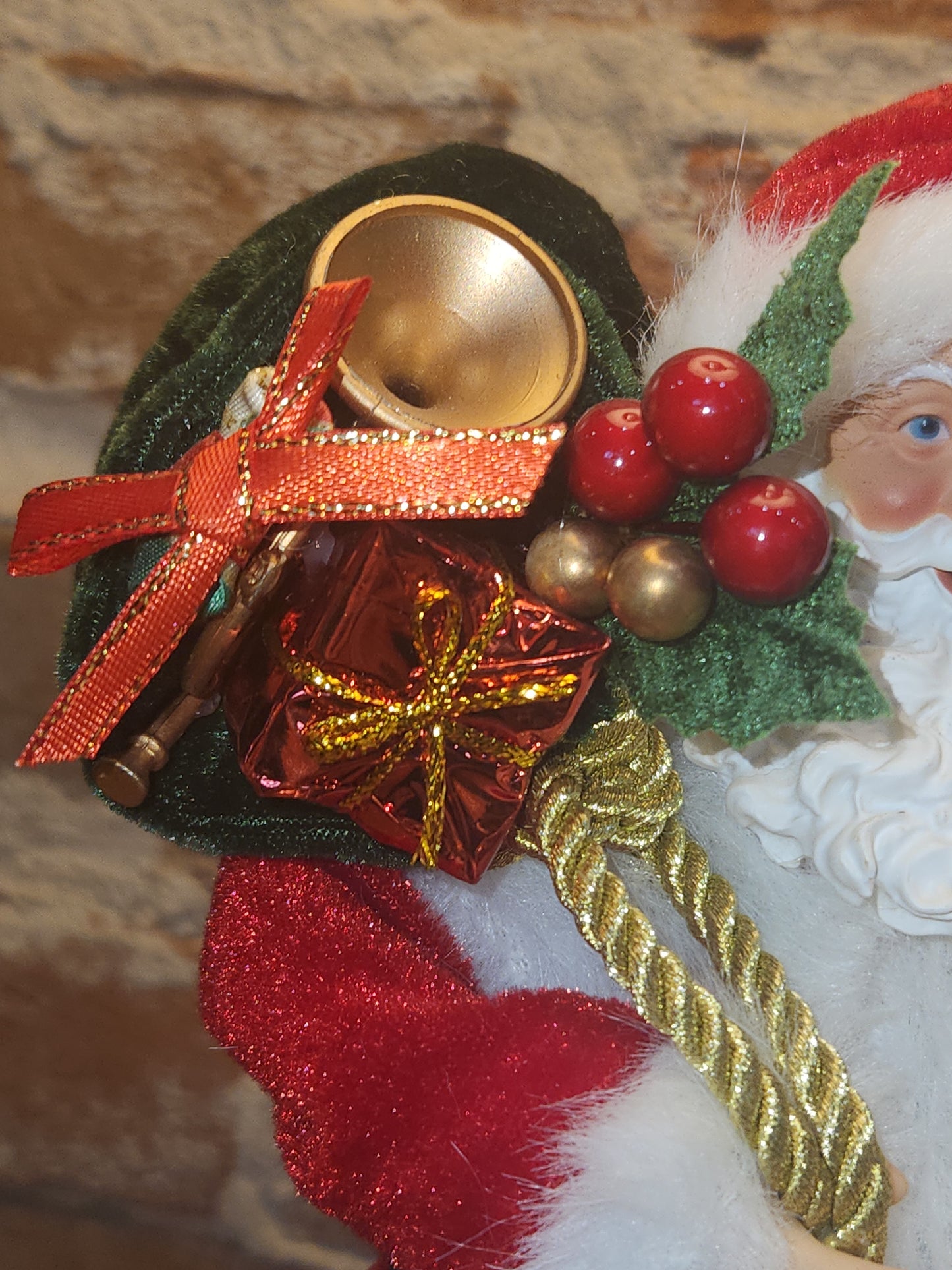 Ashland Christmas Collectible Ashland Santa Claus Figurine with Santa's List of Good Kids with His Gift Bag sf2