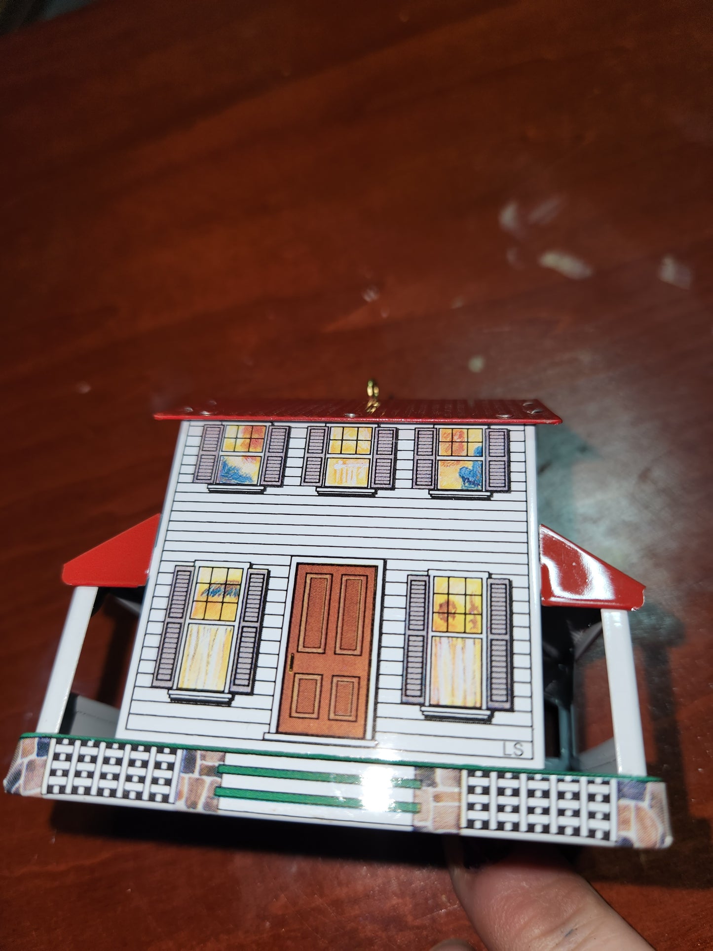 Hallmark 1999 Pressed Tin FARM HOUSE 1st in Town & Country Series t&c1