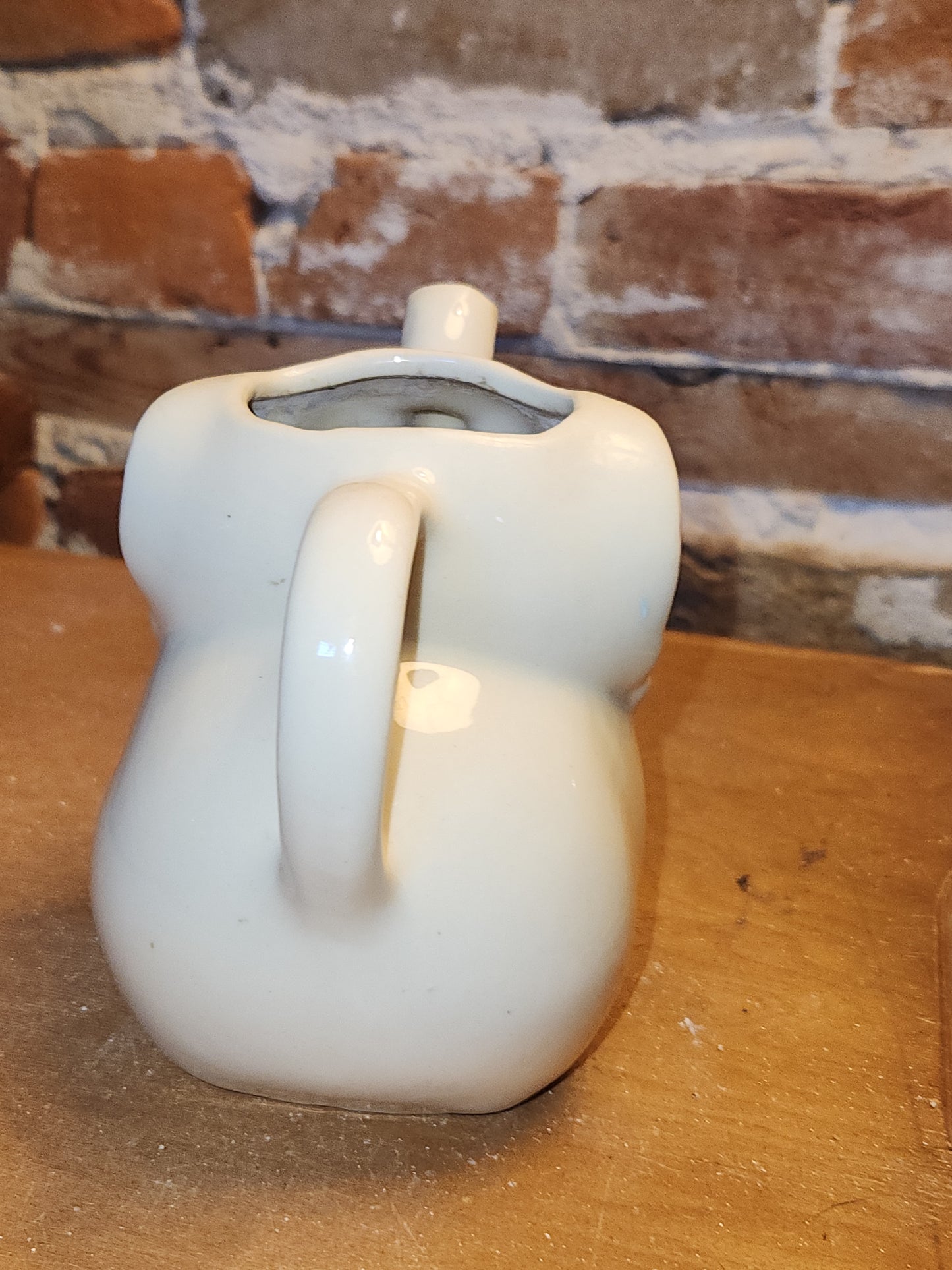 Vintage Shawnee Pottery Creamer Elephant with Trunk Up HAIRLINE CRACK po3