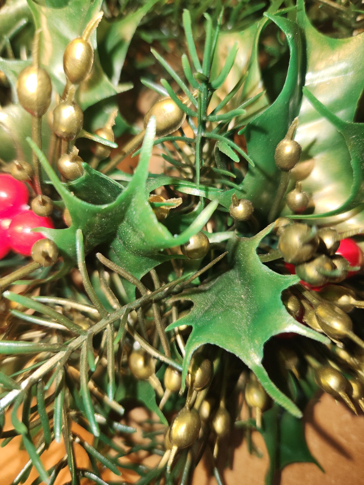 Vintage Christmas Candle Ring Centerpiece Plastic Greenery Holly Berry Evergreen cr2