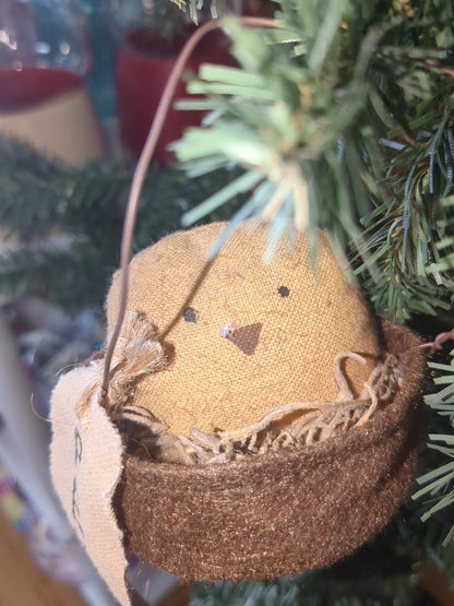 Primitive Fabric Chick in Peep Basket O199