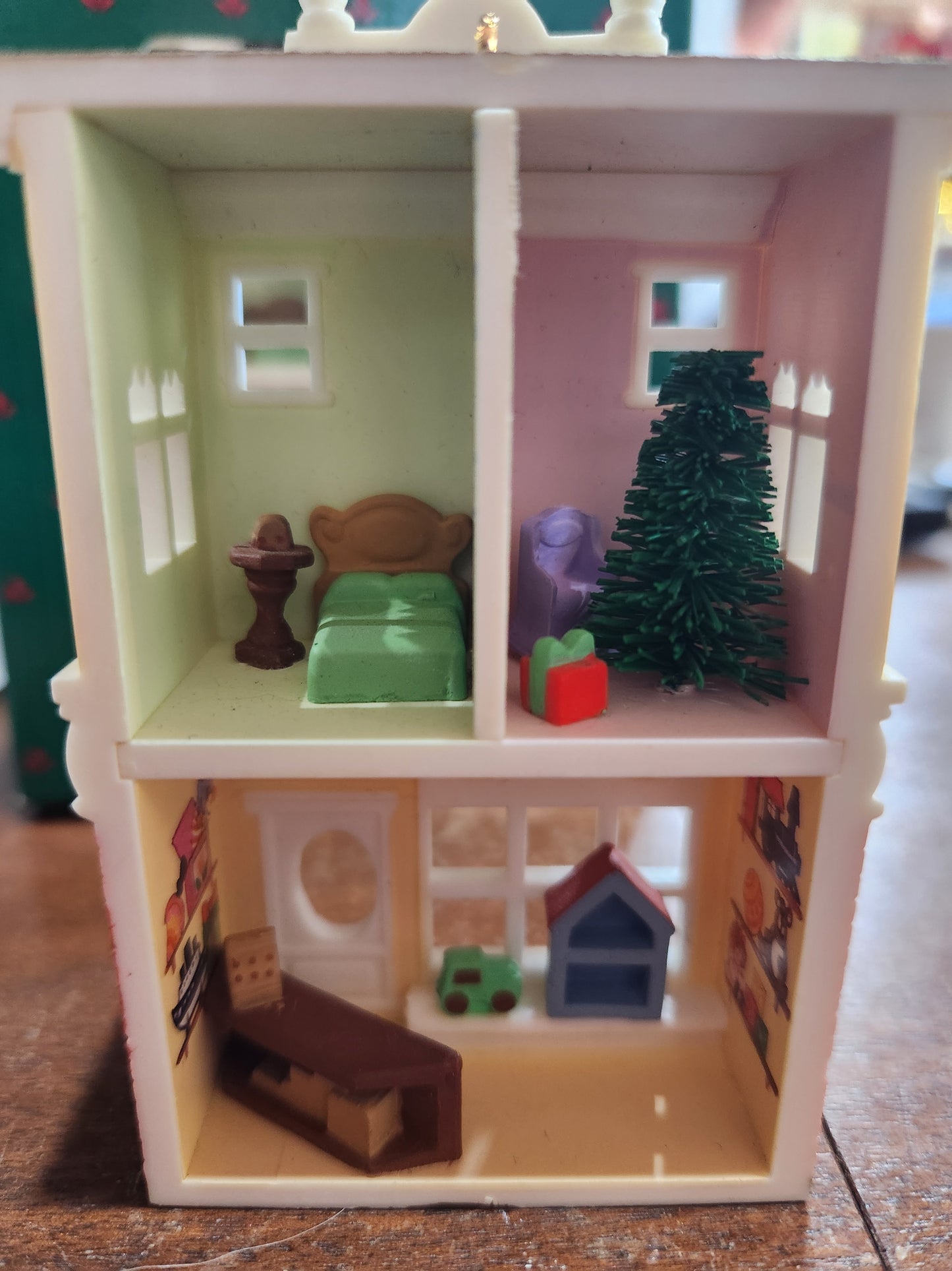 HH1985 toy shop Ornament Hallmark Nostalgic Houses NO BOX