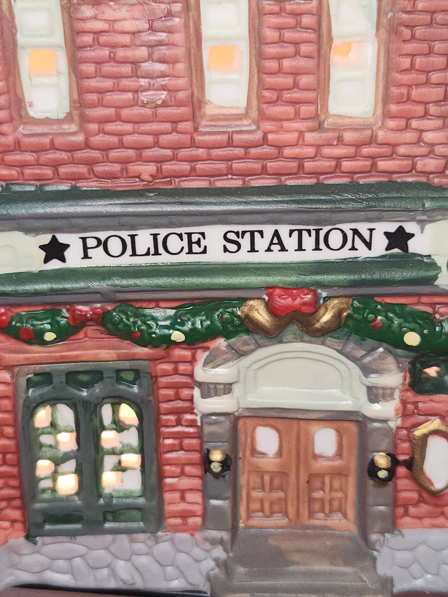 Vintage Dickens Collectibles Town Series Police Station Porcelain Lighted House 1995 vb6