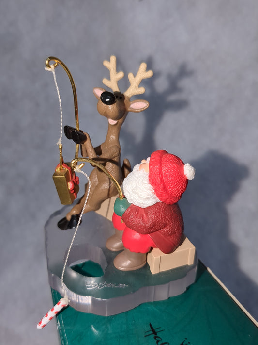 Hallmark Keepsake Ornament Collector's Club 1995 Membership Ornament Fishing for Fun ho48