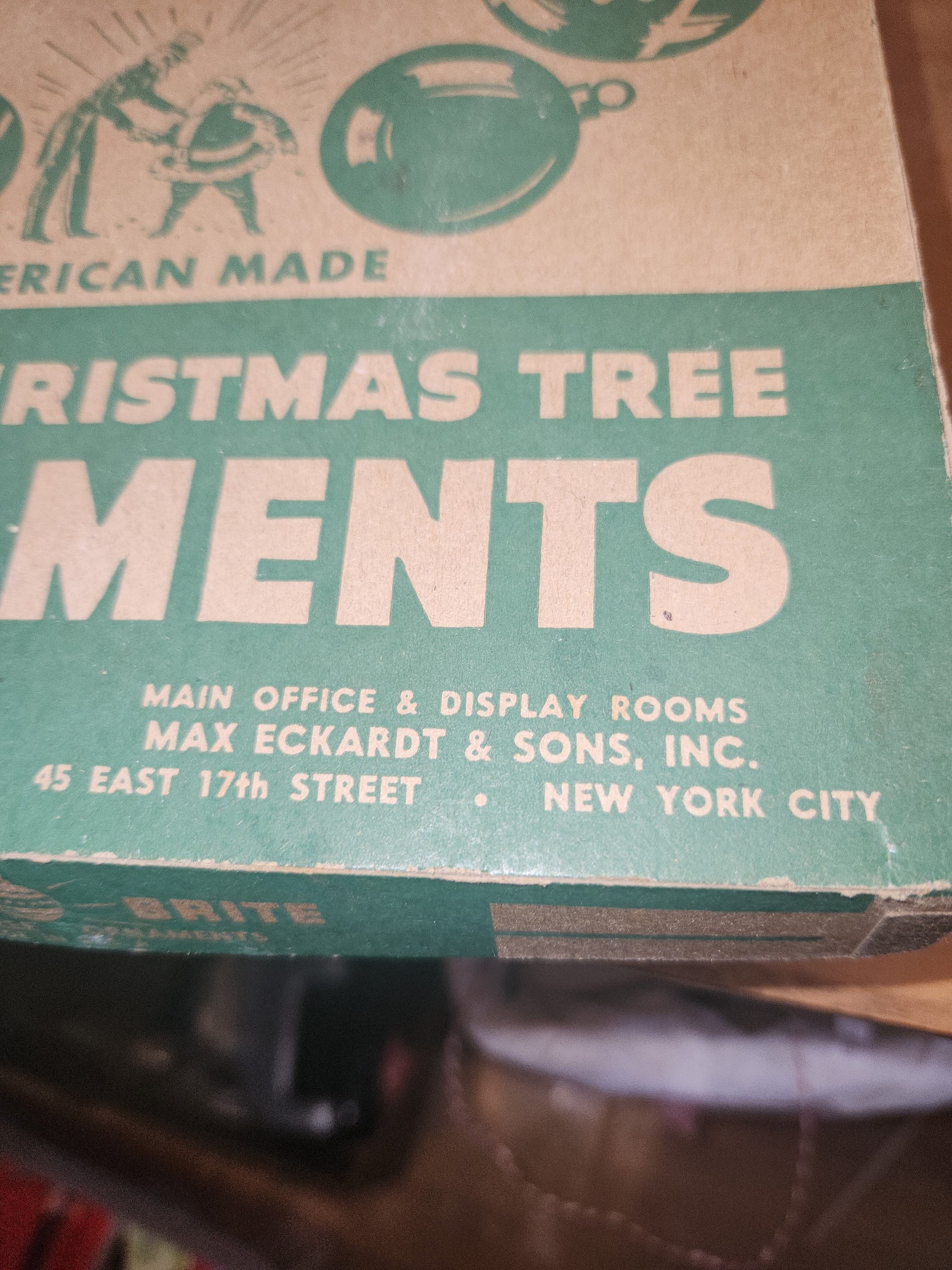 Vintage Shiny Brite 2 1/2" Red Ornaments in Box. Incomplete set. AS IS bo81