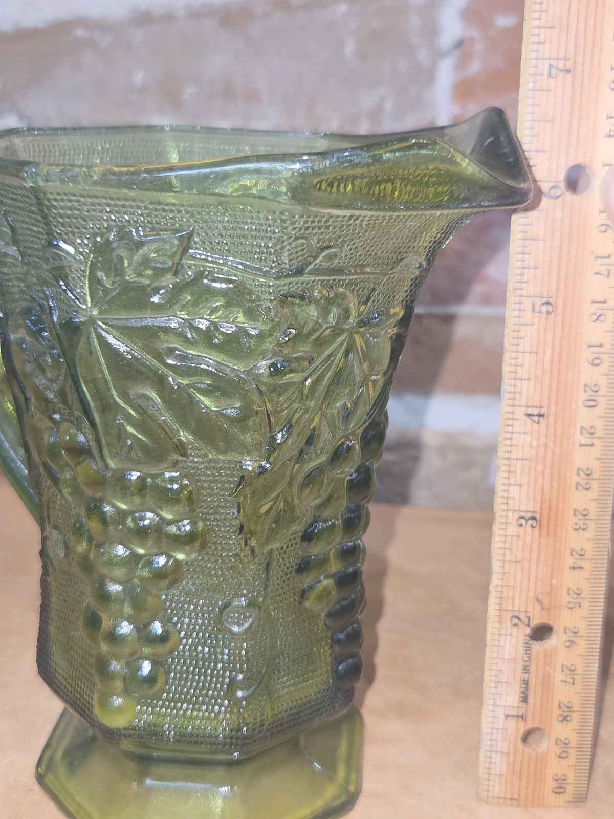 Vintage Anchor Hocking Green Glass Pitcher Embossed Grapes & Vine Leaves vp7